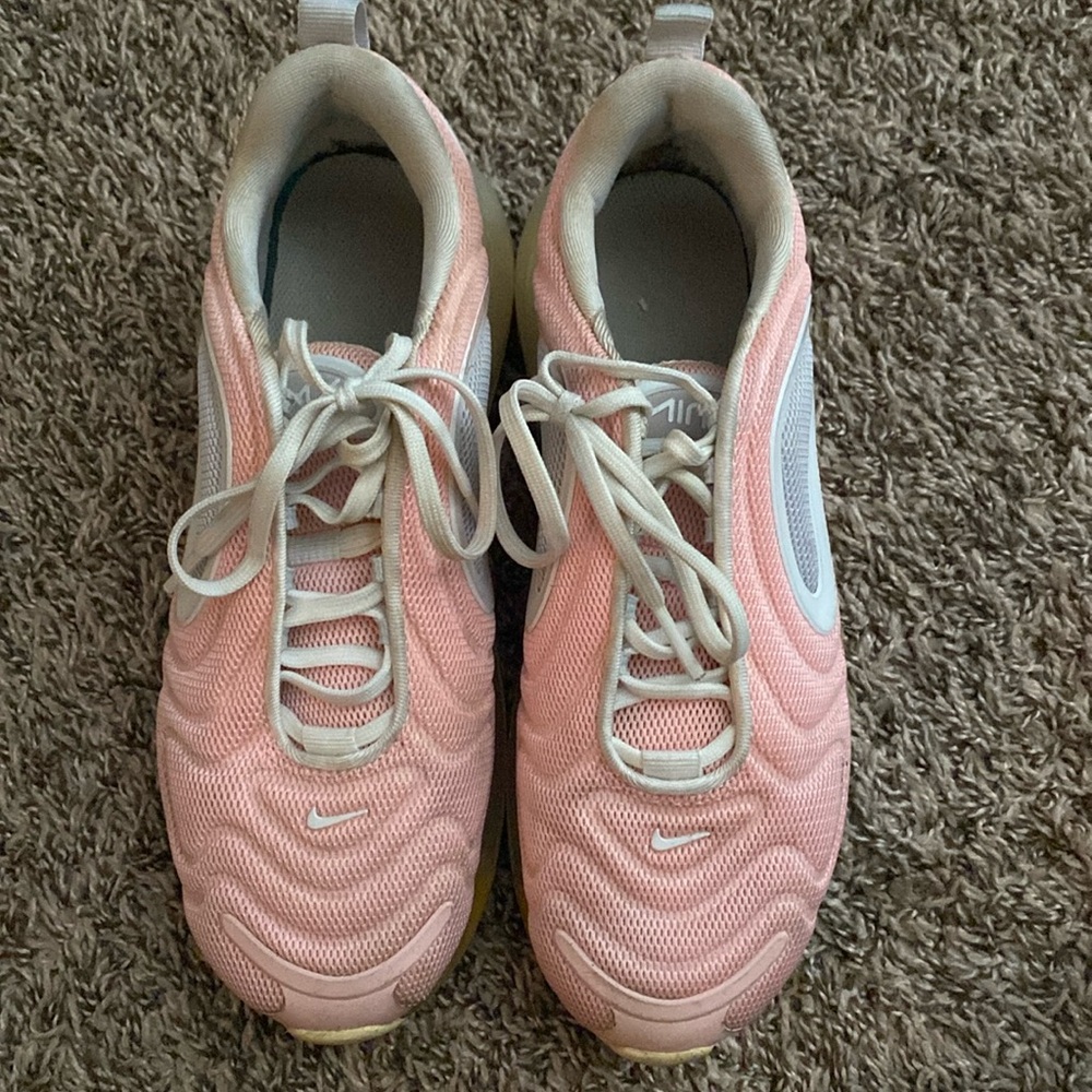 Nike women’s pink shoes